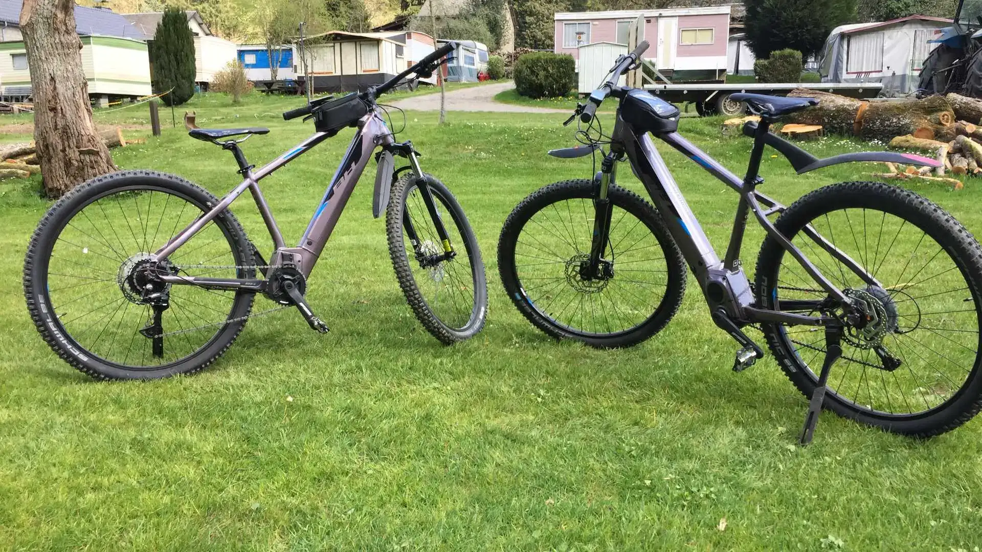 Balade en VTT électrique dans la forêt