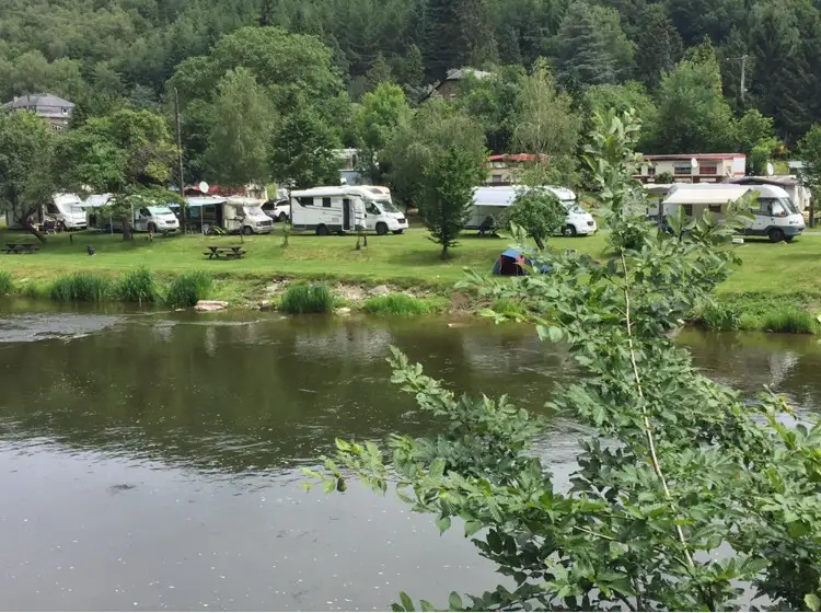 Nature sauvage autour du camping L'Ami Pierre - Forêt dense, biodiversité, sentiers nature, aire protégée, observation de la faune