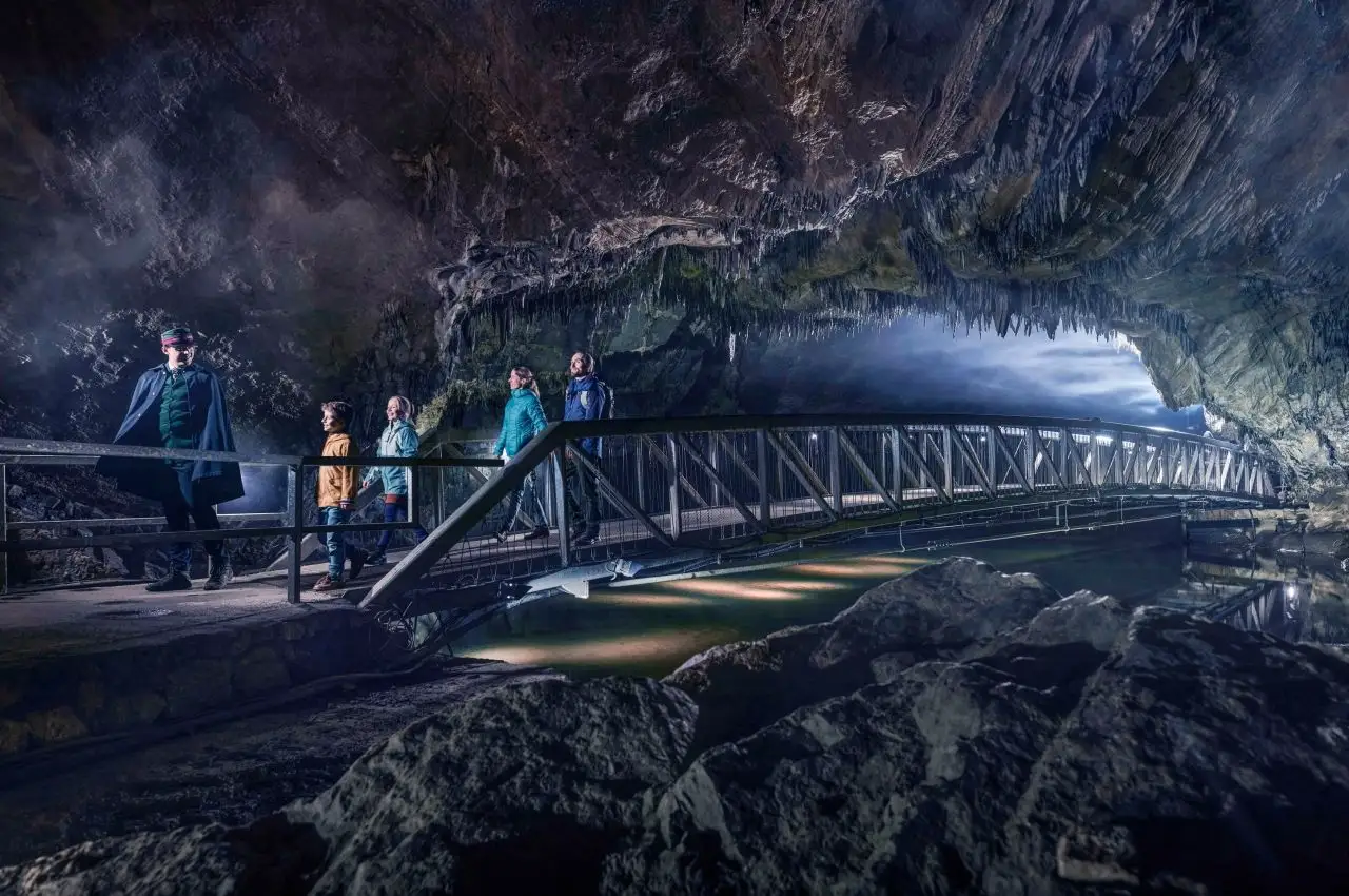 Formations rocheuses dans les Grottes de Han