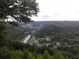 Flamboyante herfstkleuren langs het pad van Naglémont