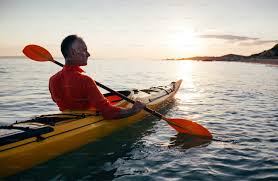Reproduction d'un kayak traditionnel inuit en peau de phoque