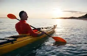 Reproduction d'un kayak traditionnel inuit en peau de phoque